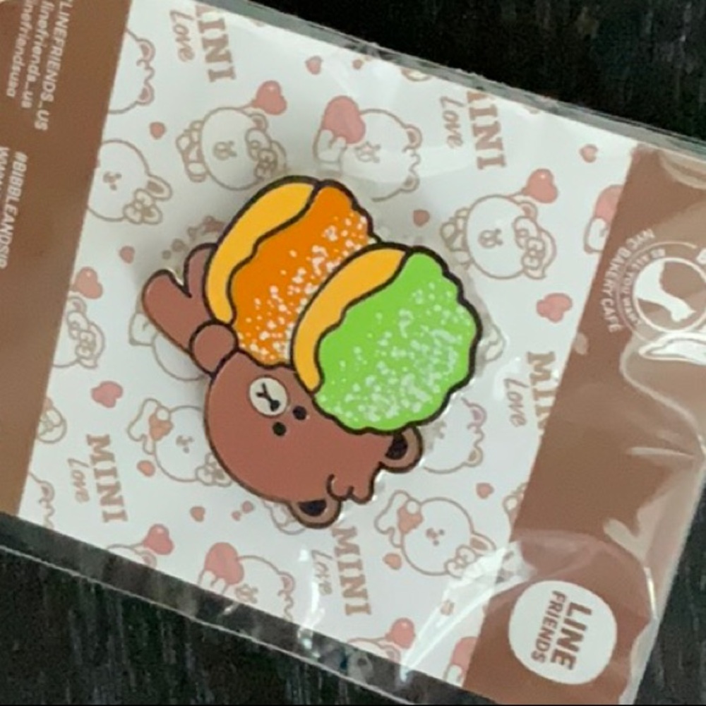 LINE FREINDS Brown with donuts enamel pin LINE FRIENDS lapel pin